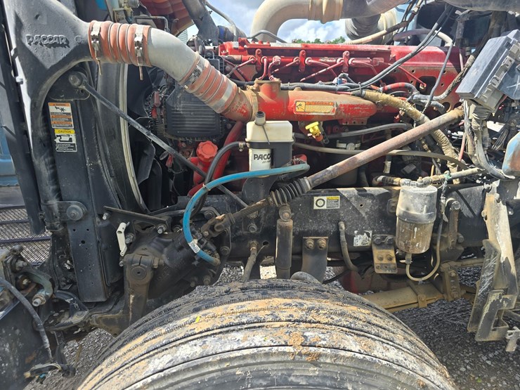 2013-peterbilt-388-image-37