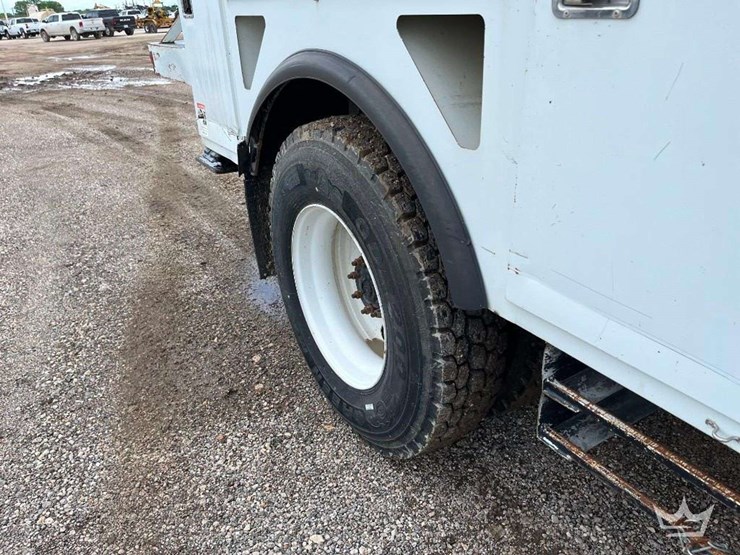 2015-freightliner-m2-106-image-81