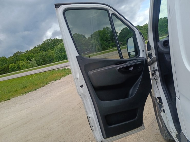 2019-mercedes-benz-sprinter-2500-image-25