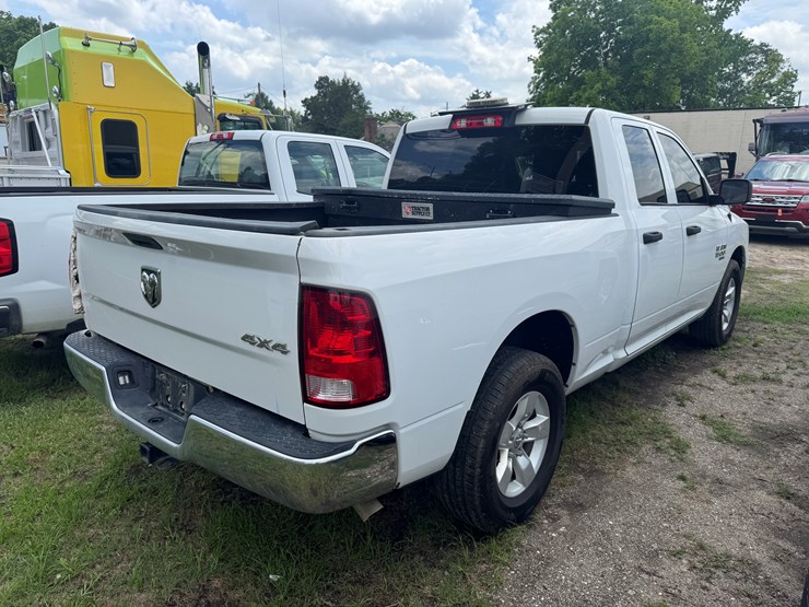 2021-ram-1500-classic-image-3