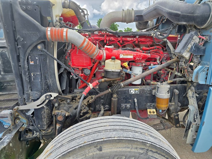 2013-peterbilt-388-image-38