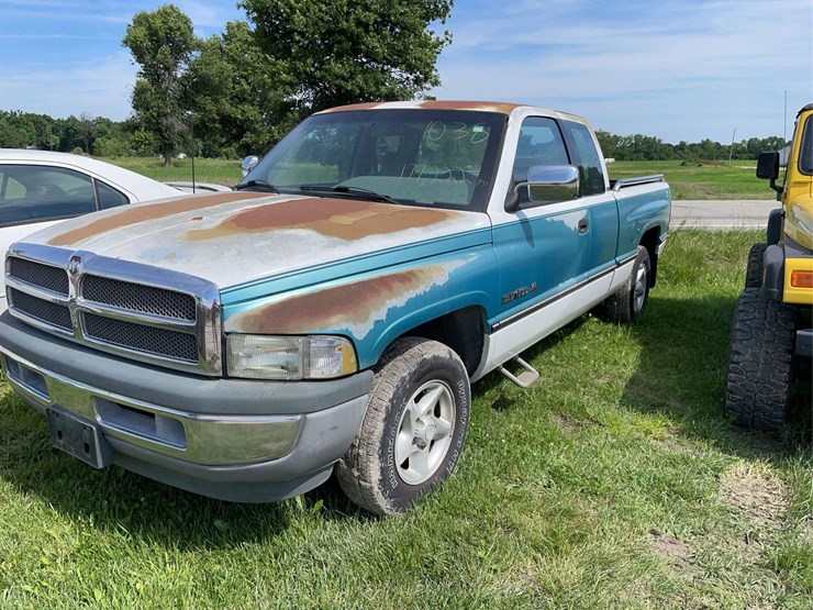 1996-dodge-ram-1500-image-1