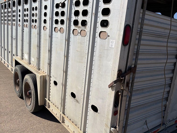 1992-wilson-livestock-trailer-image-7