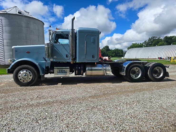 2013-peterbilt-388-image-7