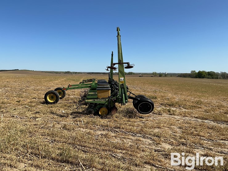 john-deere-7300-image-4