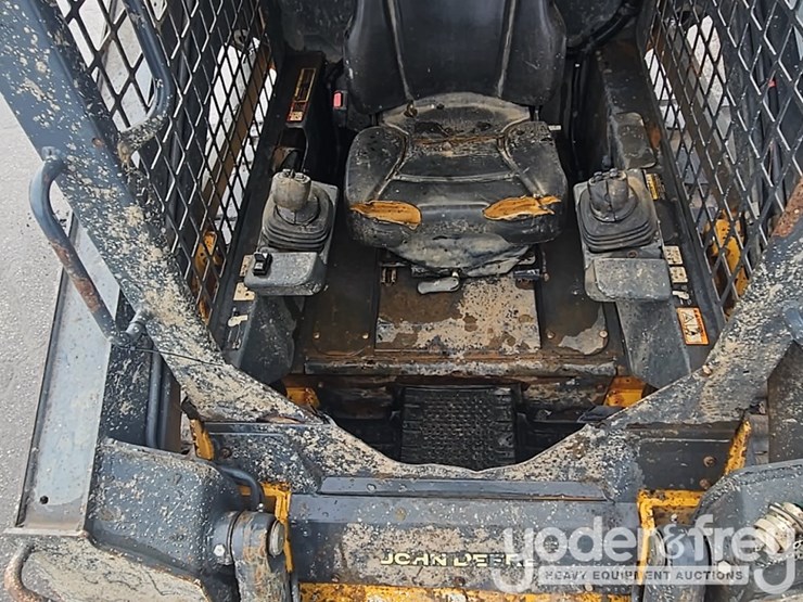 2018-deere-317g-image-23