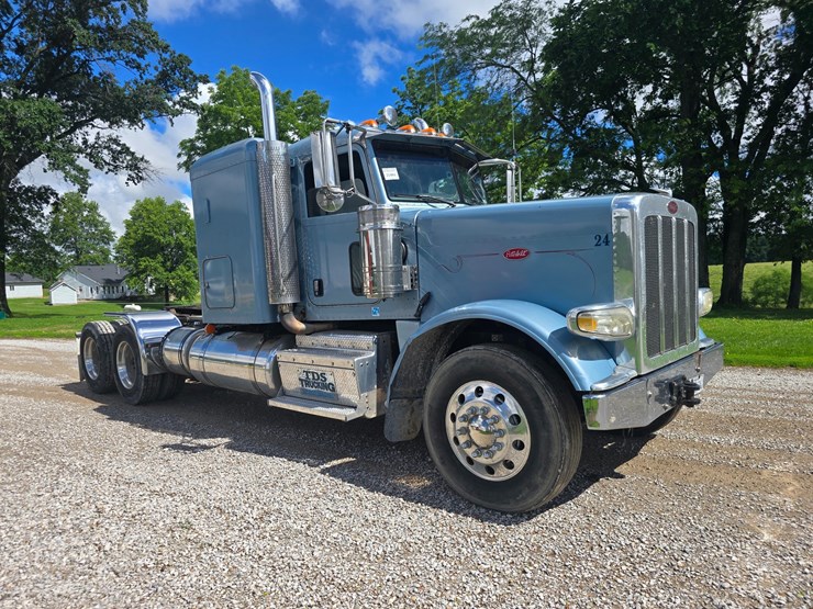 2013-peterbilt-388-image-30