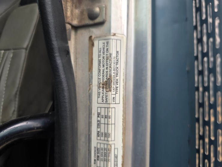 2011-peterbilt-388-image-62