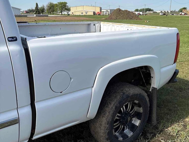 2002-gmc-2500-image-10