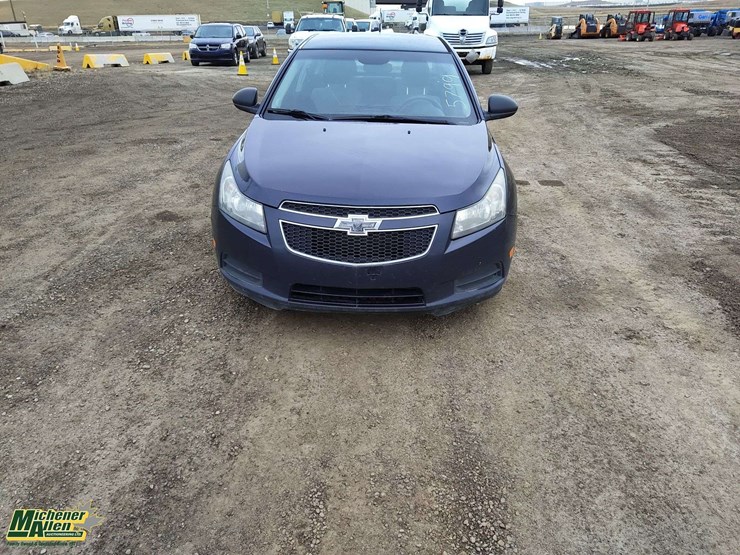 2014-chevrolet-cruze-2ls-4dr-sedan-image-9