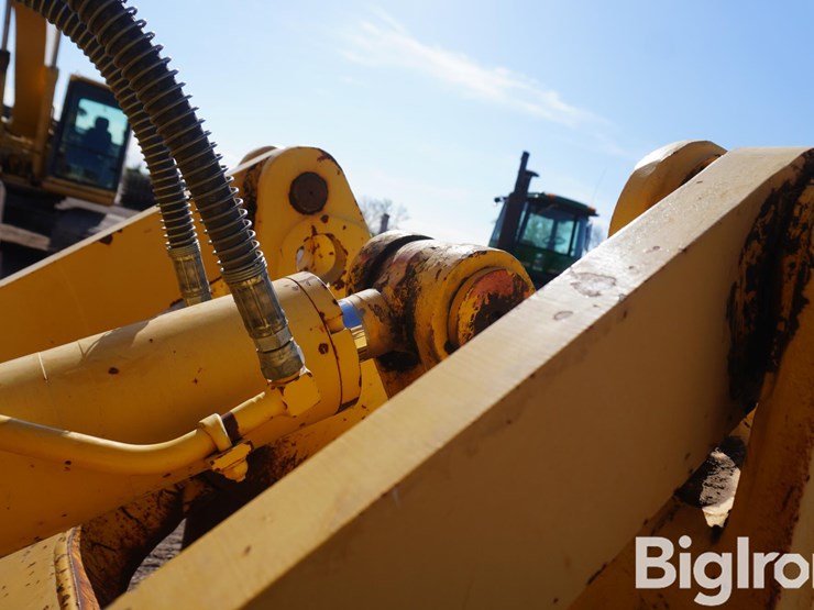 2012-komatsu-d65wx-17-image-17