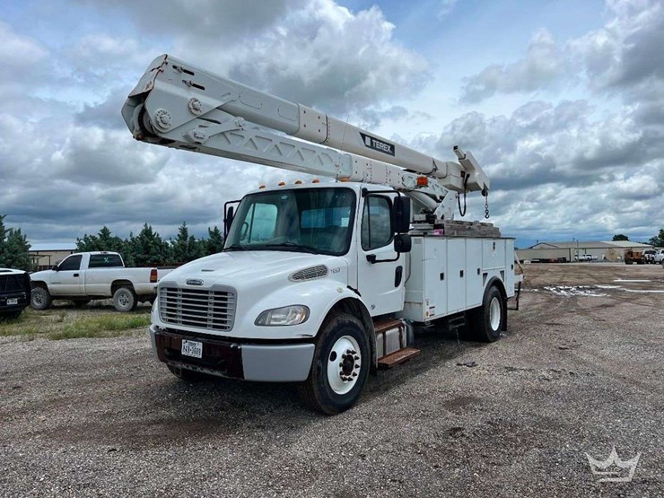 2015-freightliner-m2-106-image-2