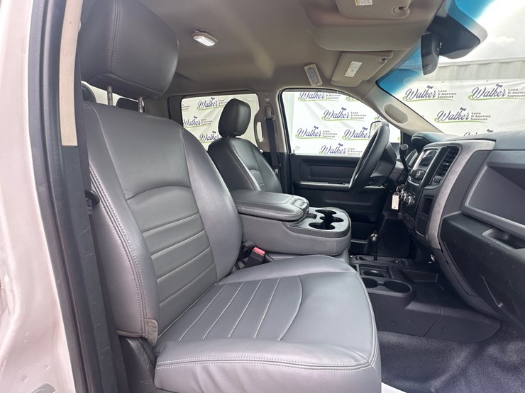 2016-dodge-3500-image-4