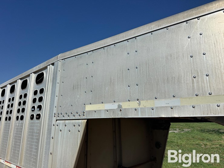 2004-wilson-livestock-trailer-image-17