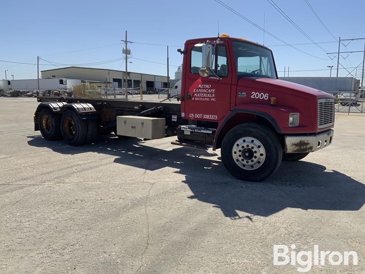 2000-freightliner-fl80-image-3