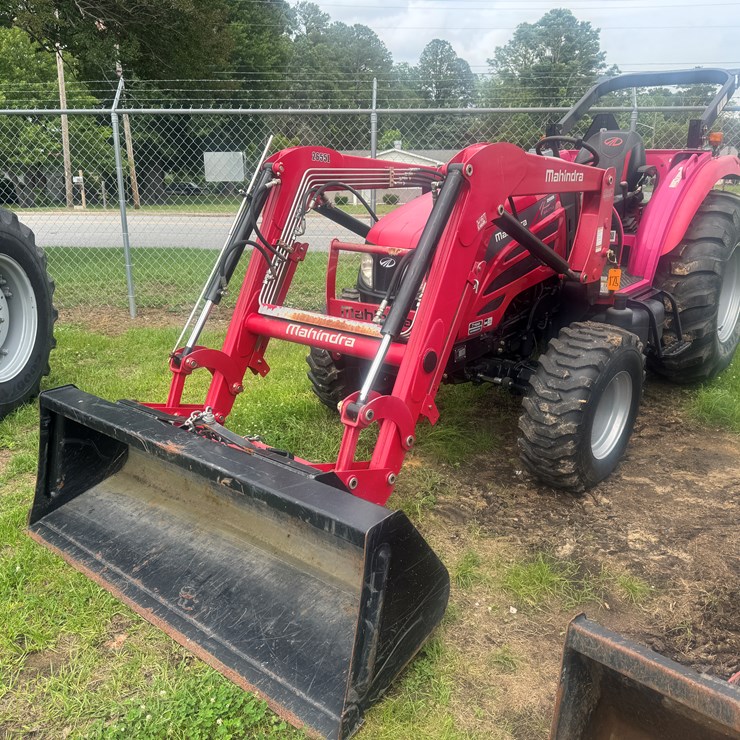 MAHINDRA 2655NC 4WD TRACTOR WITH FRONTEND LOADER - (APPROXIMATELY 55 HP) 151 HOURS SHOWING -