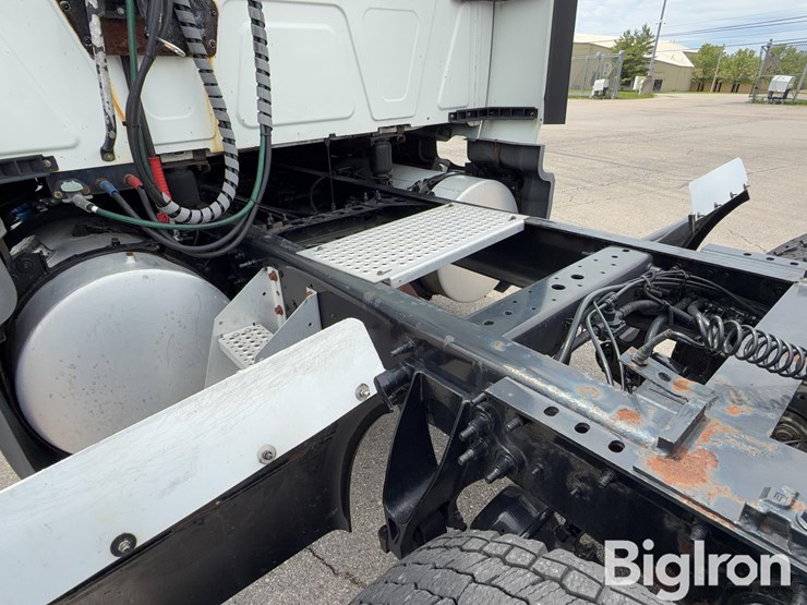 2016-international-prostar-image-13