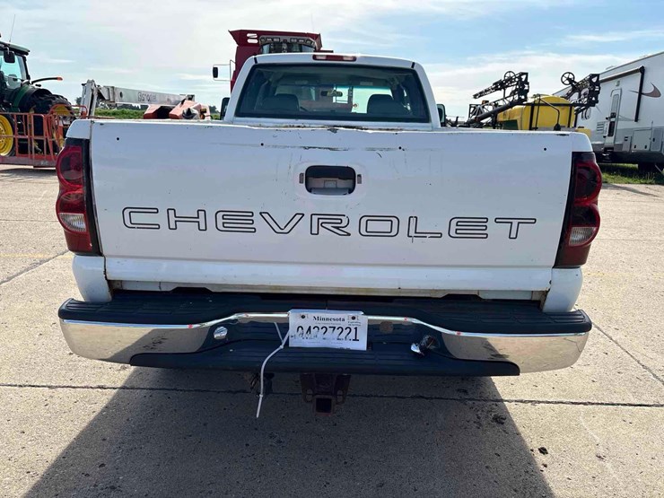 2004-chevrolet-2500hd-image-5