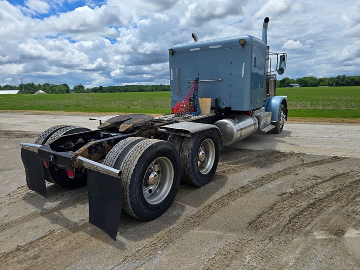 2013-peterbilt-388-image-18