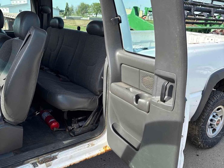2004-chevrolet-2500hd-image-41