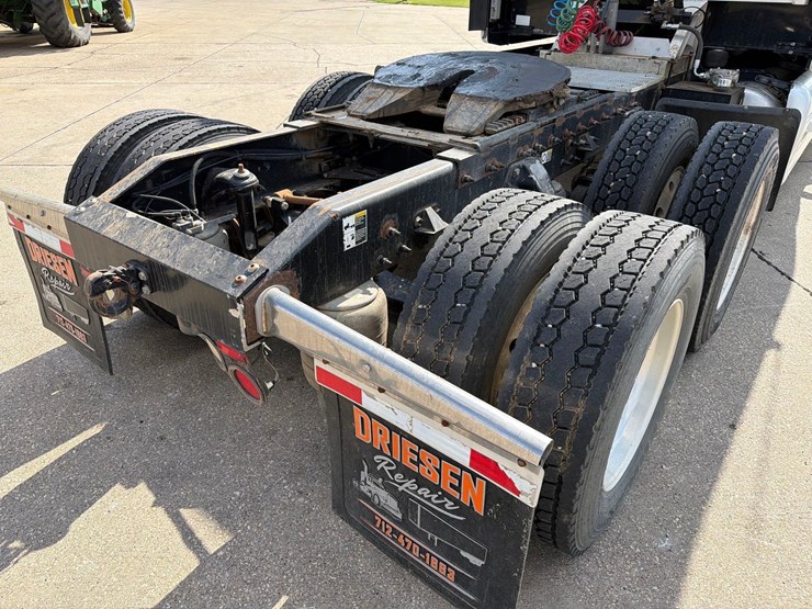 2009-peterbilt-387-image-9