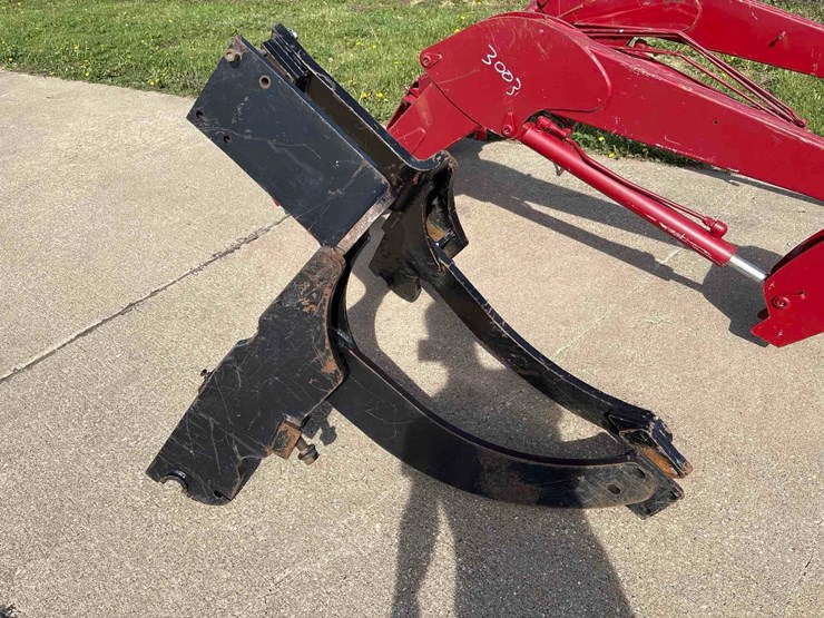international-quick-tach-loader-image-5