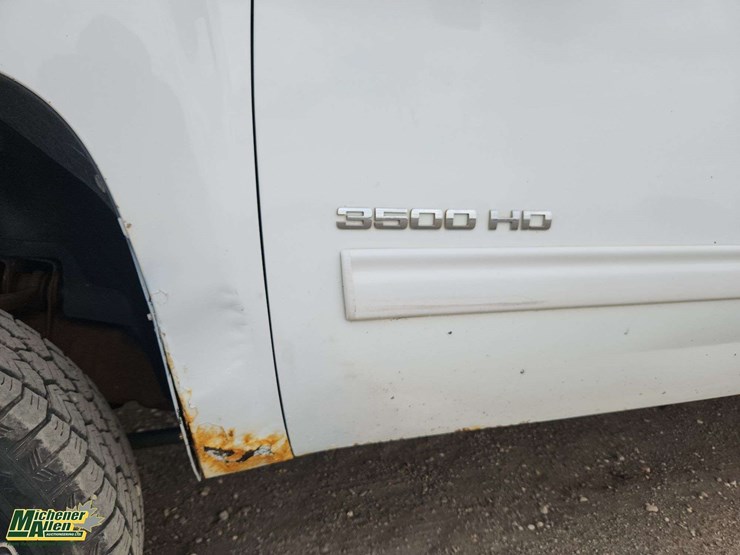 2012-chevrolet-silverado-3500hd-image-52