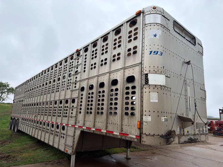 2001-wilson-livestock-trailer-image-22