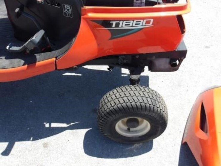 2013-kubota-t1880-image-21