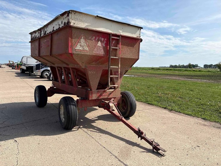 lundell-350-bushel-gravity-wagon-image-2