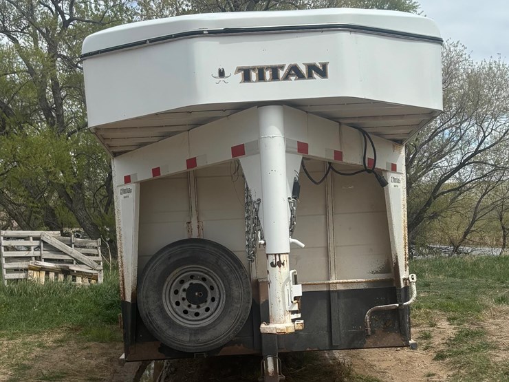 2013-titan-trailer-image-2