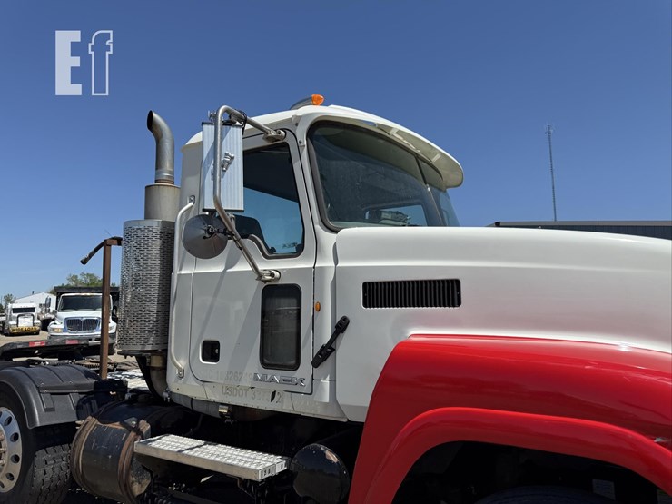 2012-mack-pinnacle-chu613-image-16