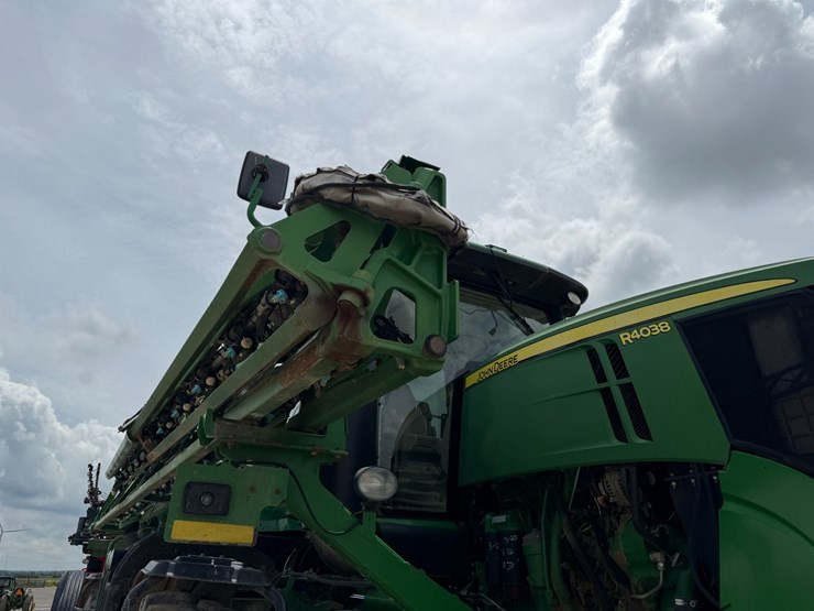 2016-john-deere-r4038-image-50