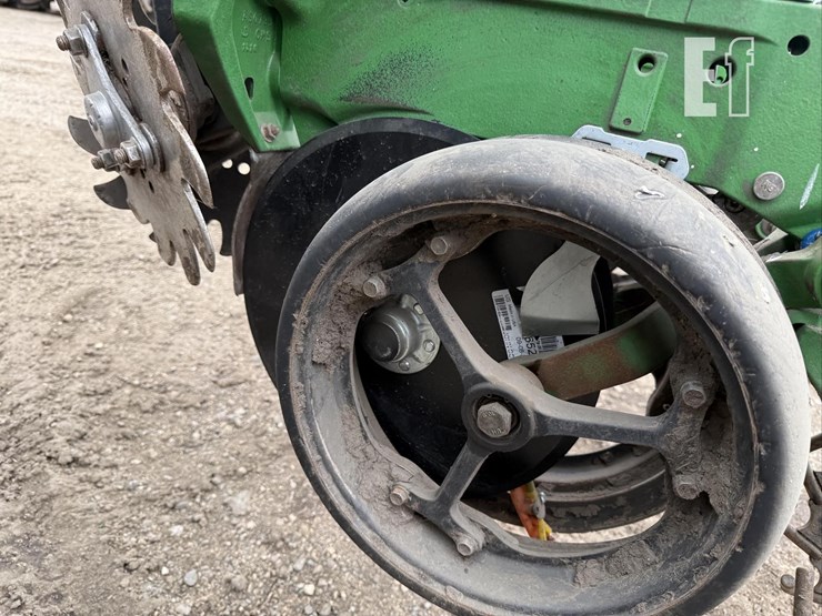 2023-john-deere-db90-image-22