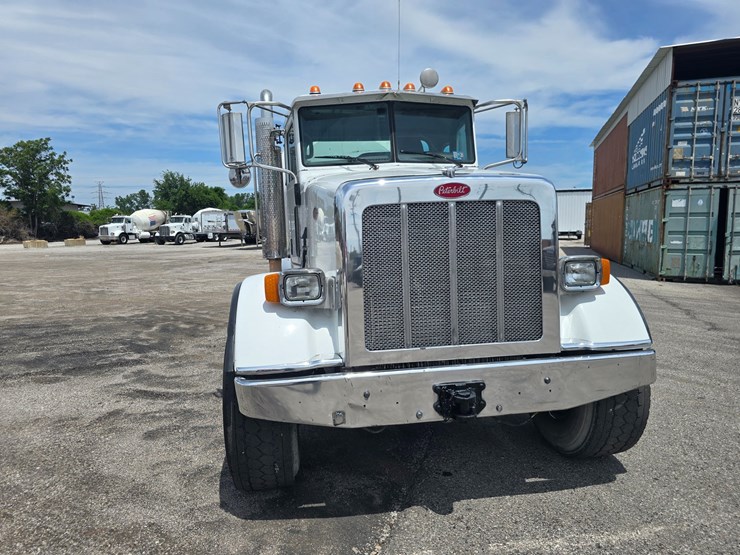 2014-peterbilt-365-image-47