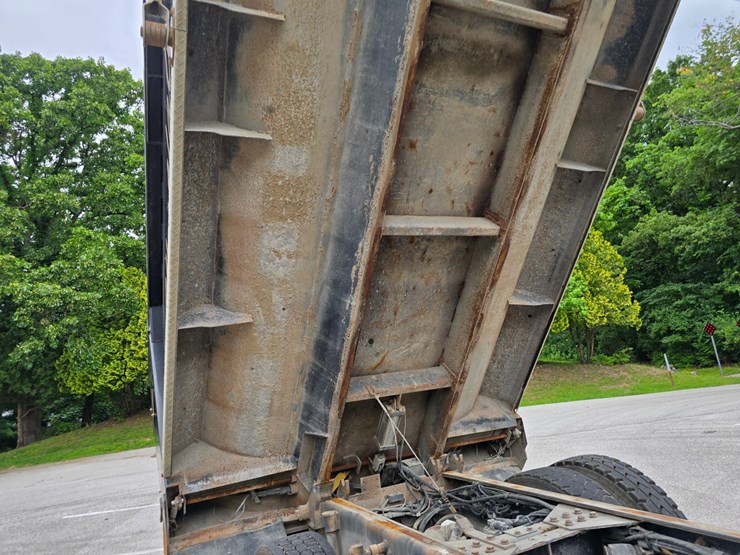2015-kenworth-t800-image-95