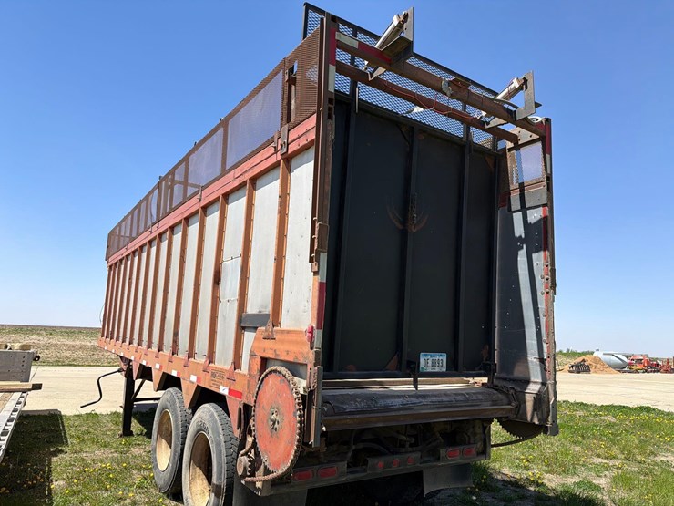 1976-bobc-30ft-live-bottom-semi-silage-trailer-image-6