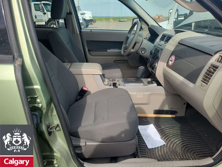 ford-escape-hybrid-image-32