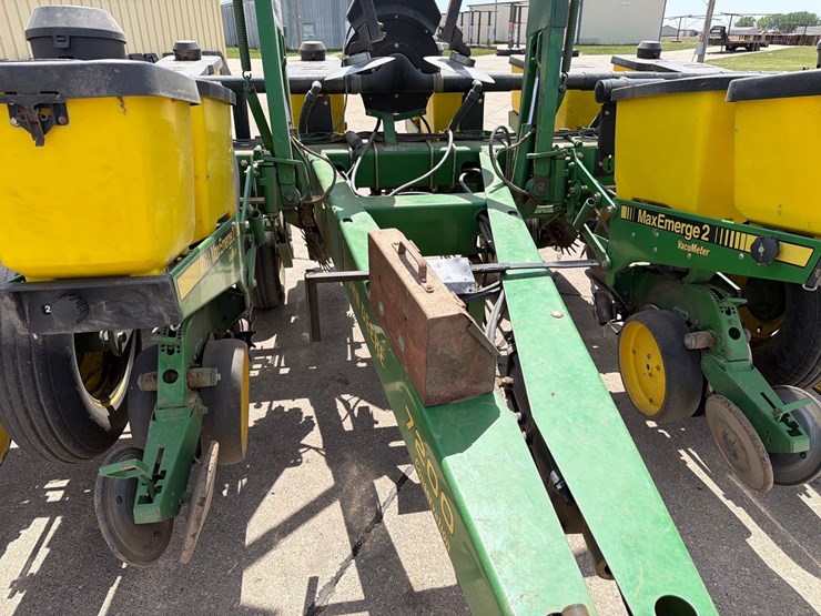 john-deere-7200-image-14