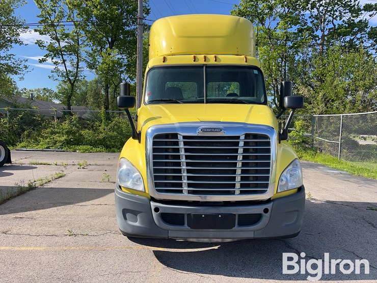 2016-freightliner-cascadia-125-image-2