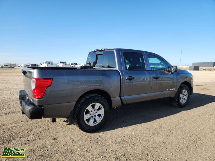 2017-nissan-titan-image-4