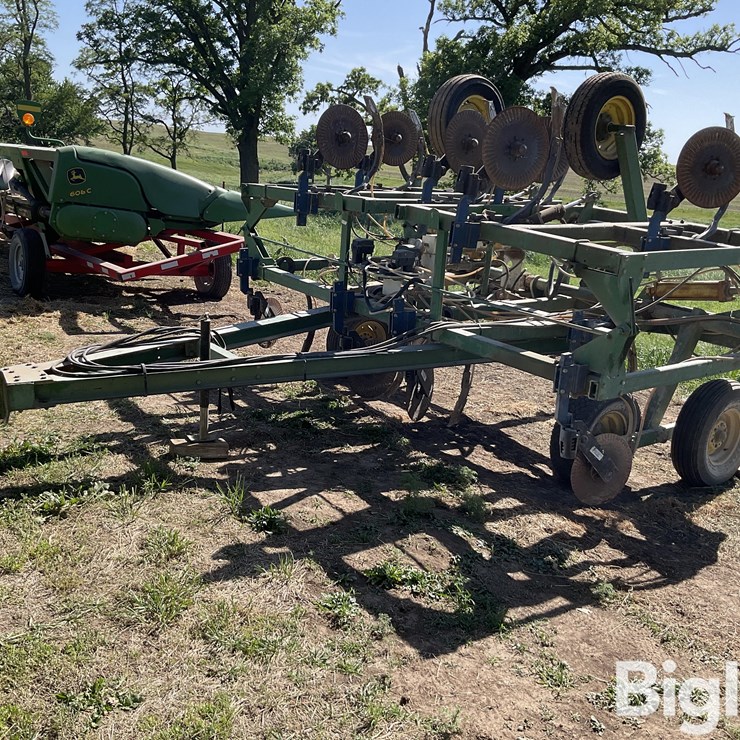 JOHN DEERE 1610