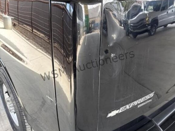 2016-chevrolet-express-3500-image-7