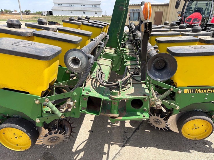 john-deere-7200-image-8