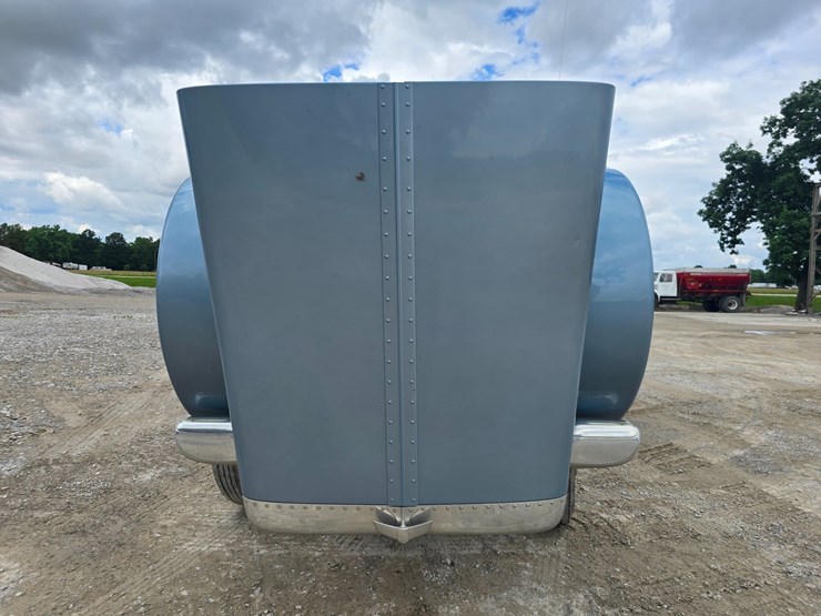 2013-peterbilt-388-image-36