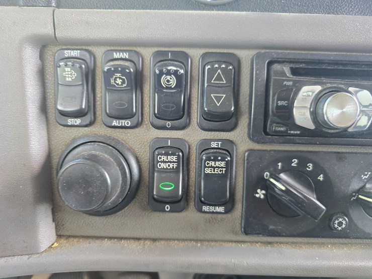 2013-peterbilt-388-image-65