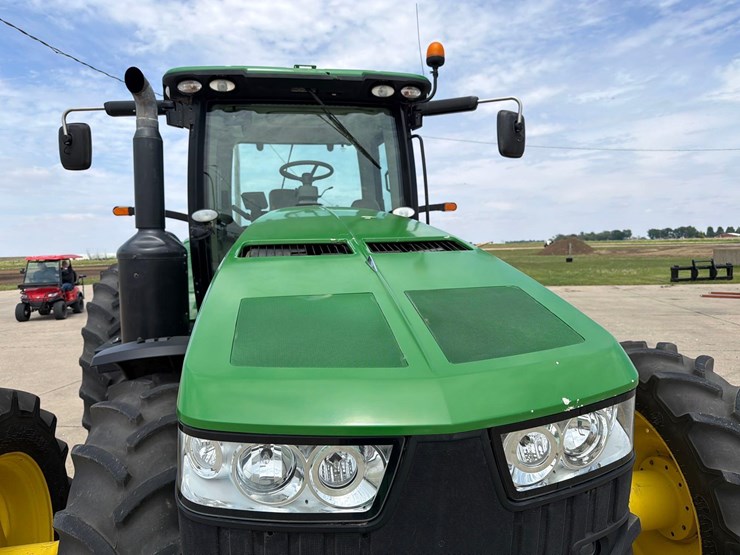 2012-john-deere-8310r-image-16