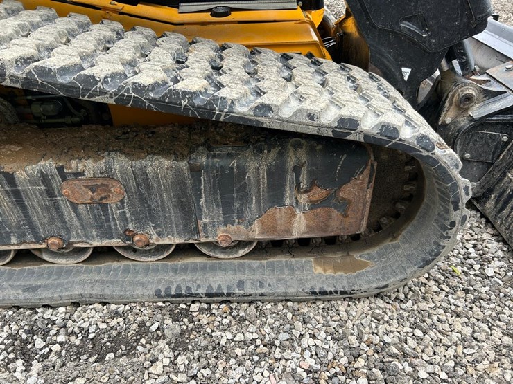 2023-jcb-3ts-8t-image-15