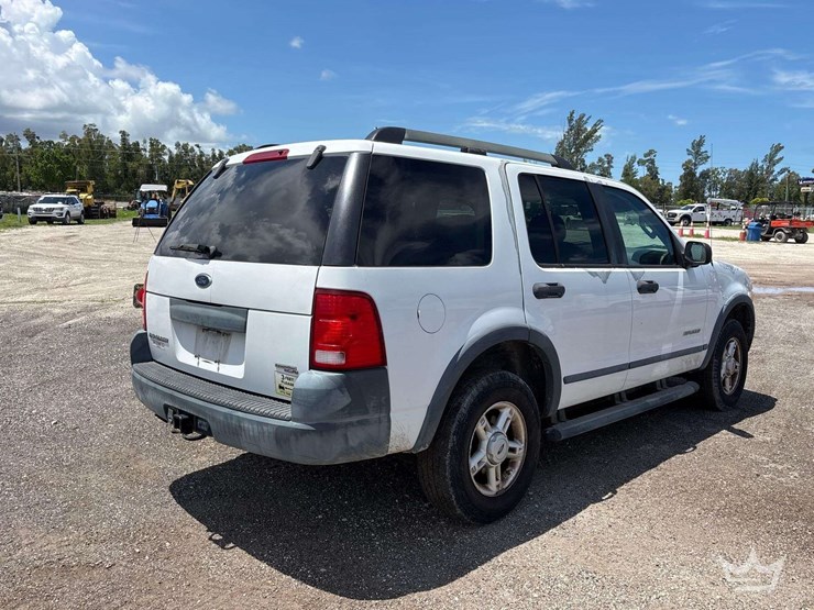 2005-ford-explorer-image-3