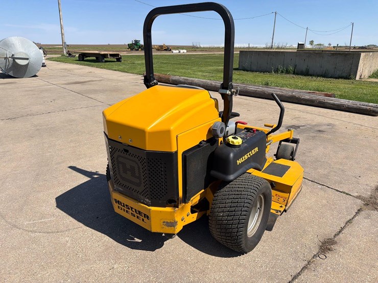 hustler-z-diesel-zero-turn-lawnmower-image-3
